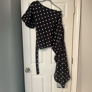One shoulder asymmetrical polka dot top